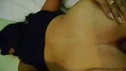 Curly Ebenholz babe hat einen netten altefrauenporno fuck
