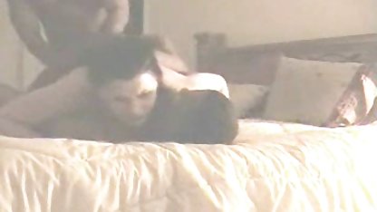 Lange Haare Brünette spielt mit pussy alte frauen porn