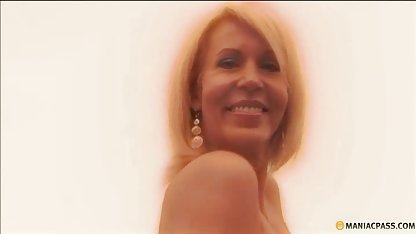 Dina macht ein reife frauen kostenlose pornos Raub