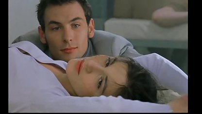 Brunette sexfilme reife frauen Krankenschwester bekommt gefickt in alle Löcher